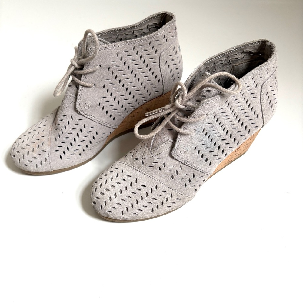 Toms |‎ Women’s Gray Desert Wedge Drizzle Perforated Leaf Ankle Boot Tie Size 8